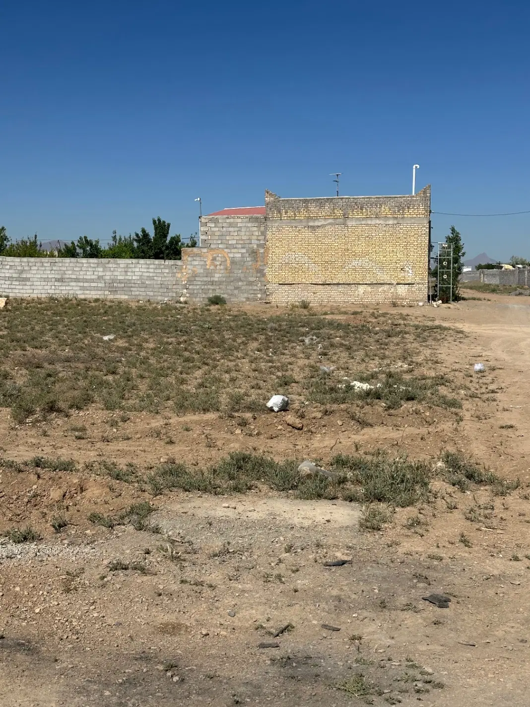 زمین فروشی