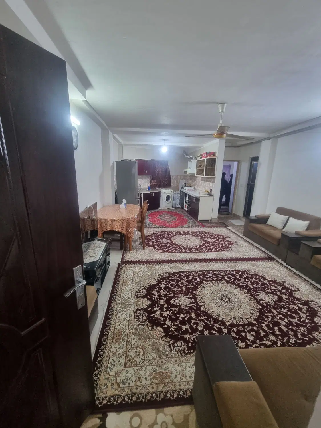 واحد طبقه ی هم کف 68 متر
