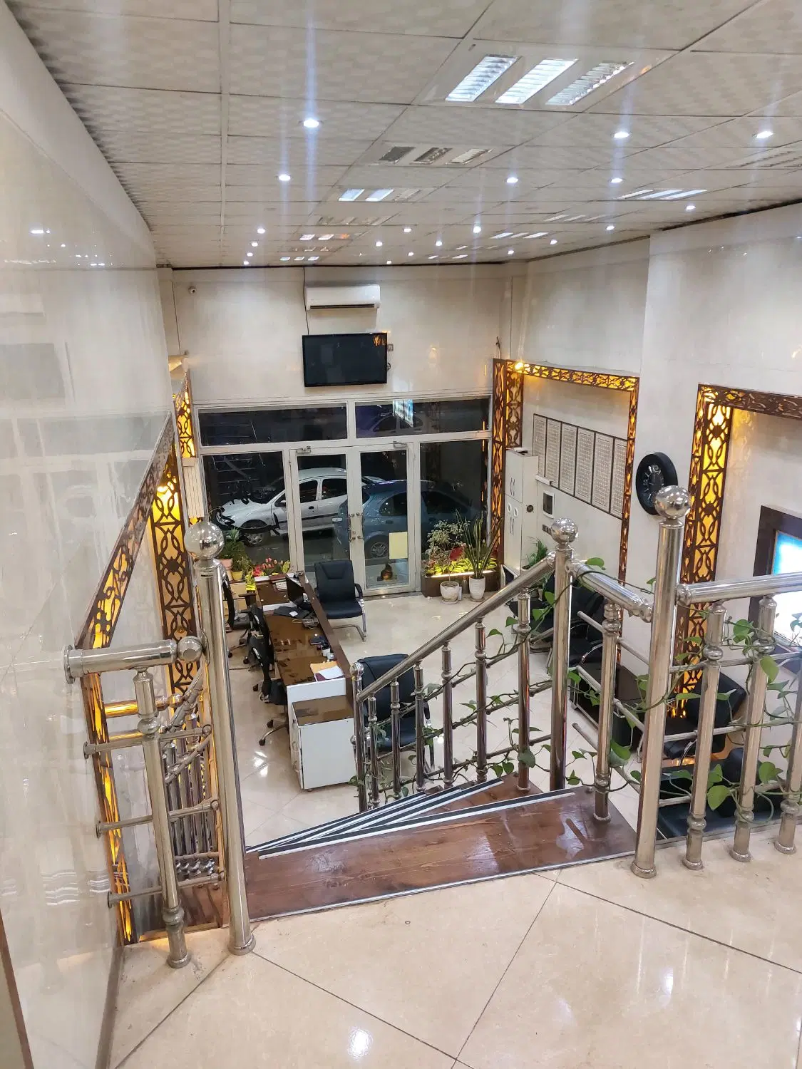 مغازه ۱۰۰ متری بسیار شیک بهترین لوکیشن مارلیک