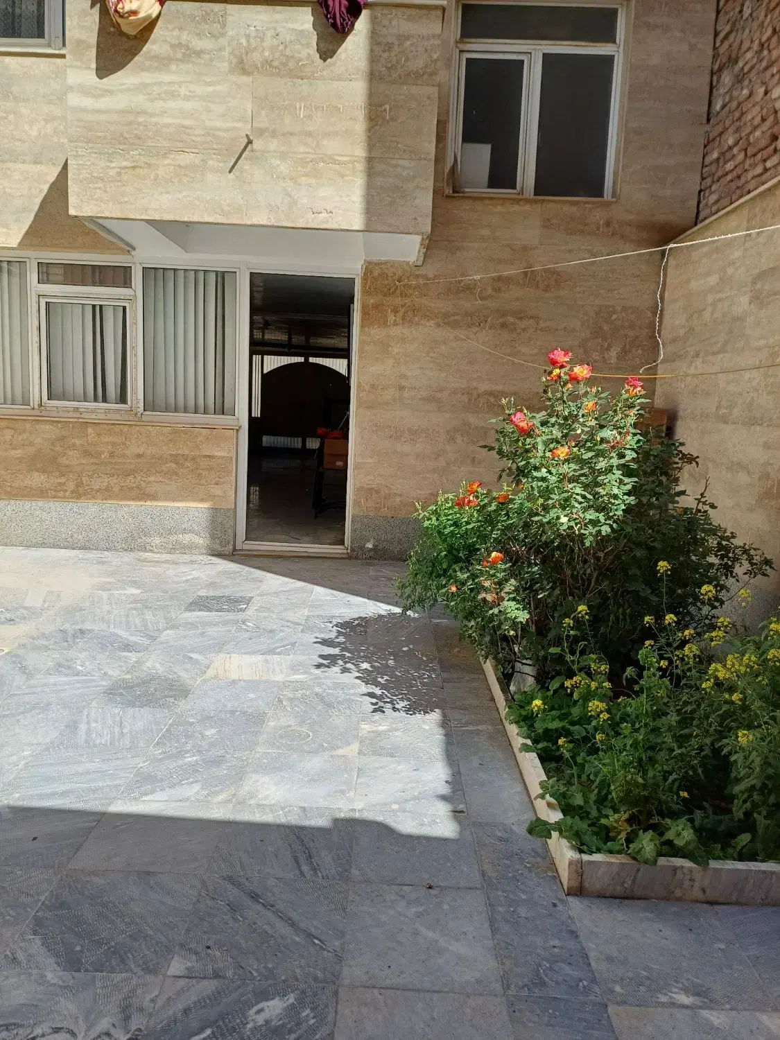 خانه ویلایی پیلوت دوطبقه درمرکزشهر