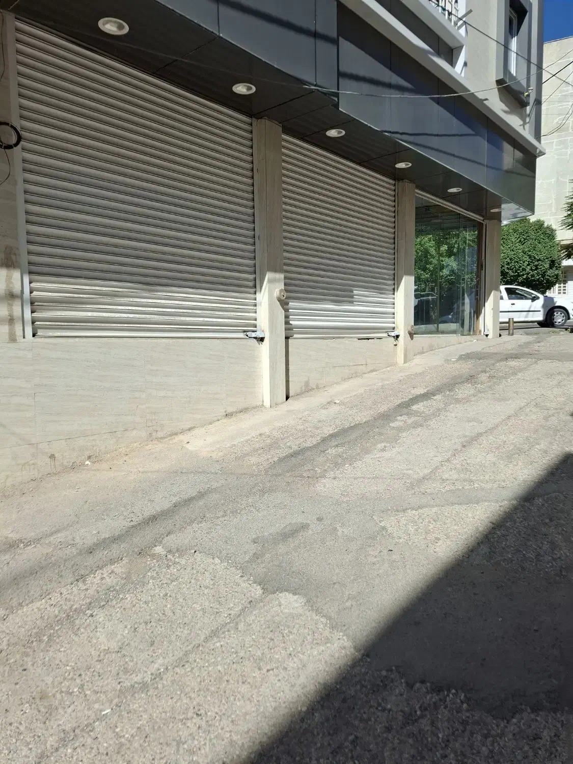 یک باب مغازه تجاری دونبش در قاضی اباد