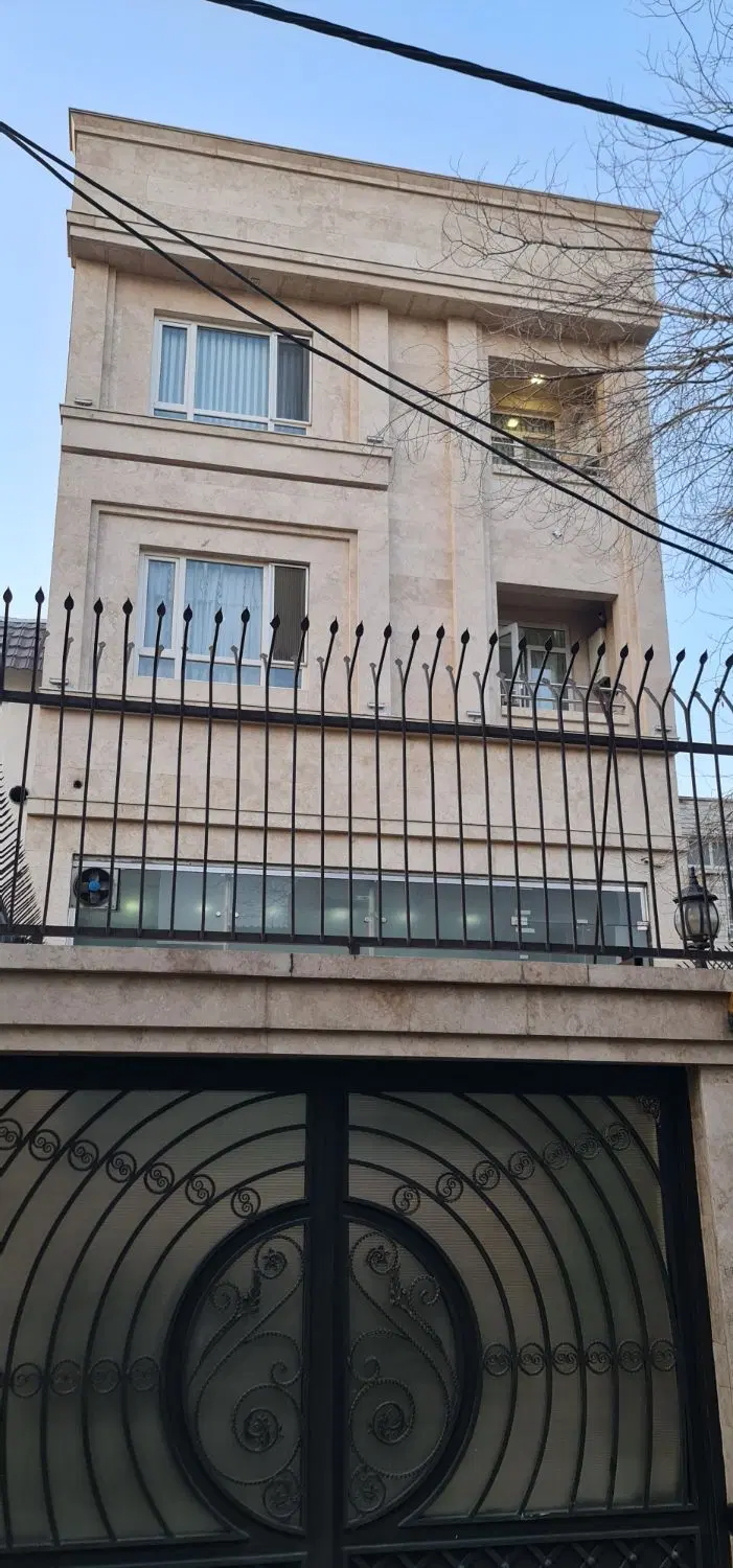120 متر چهارراه زیبادشت