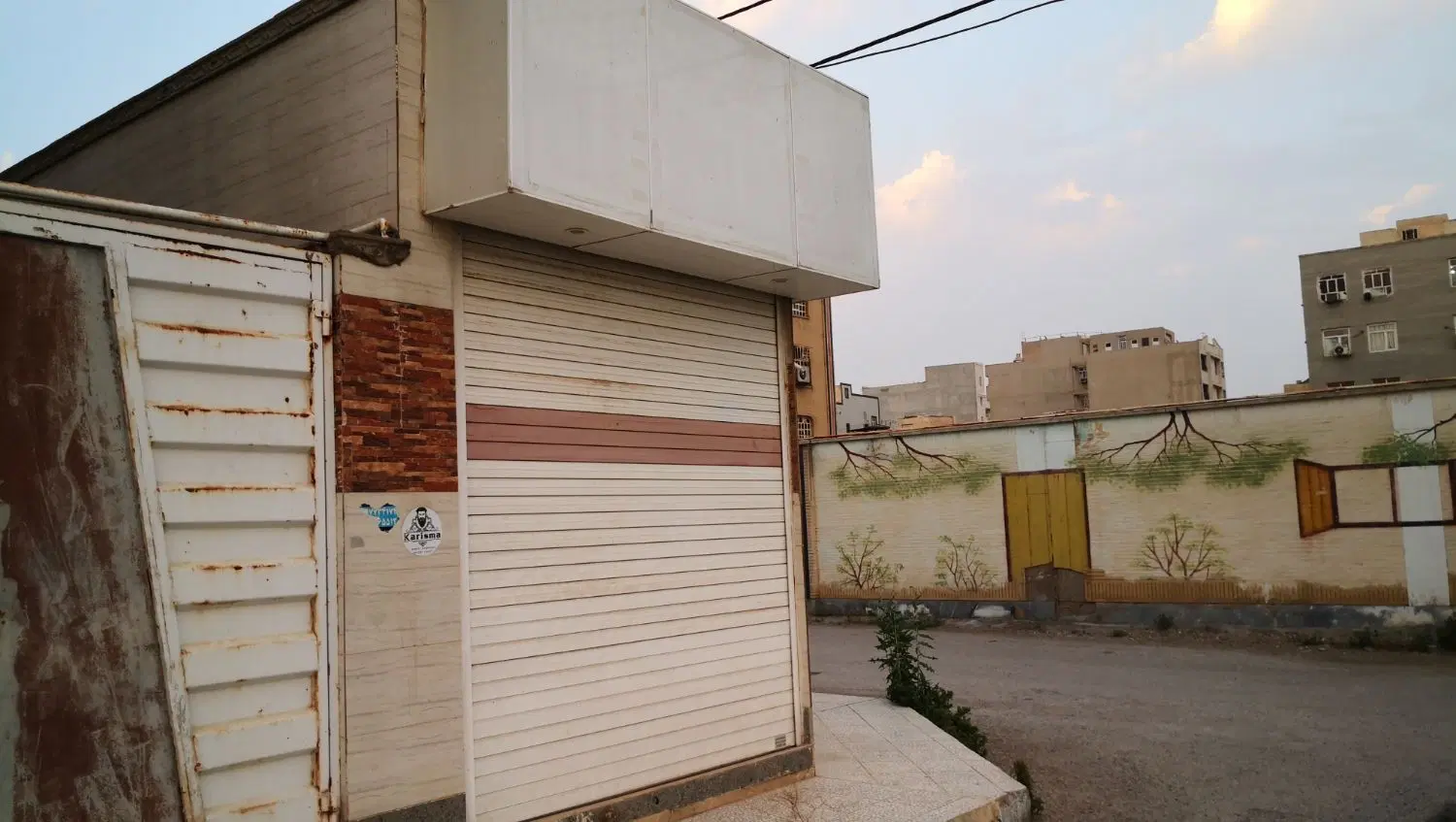 رهن و اجاره یک باب مغازه دو نبش 20 متر