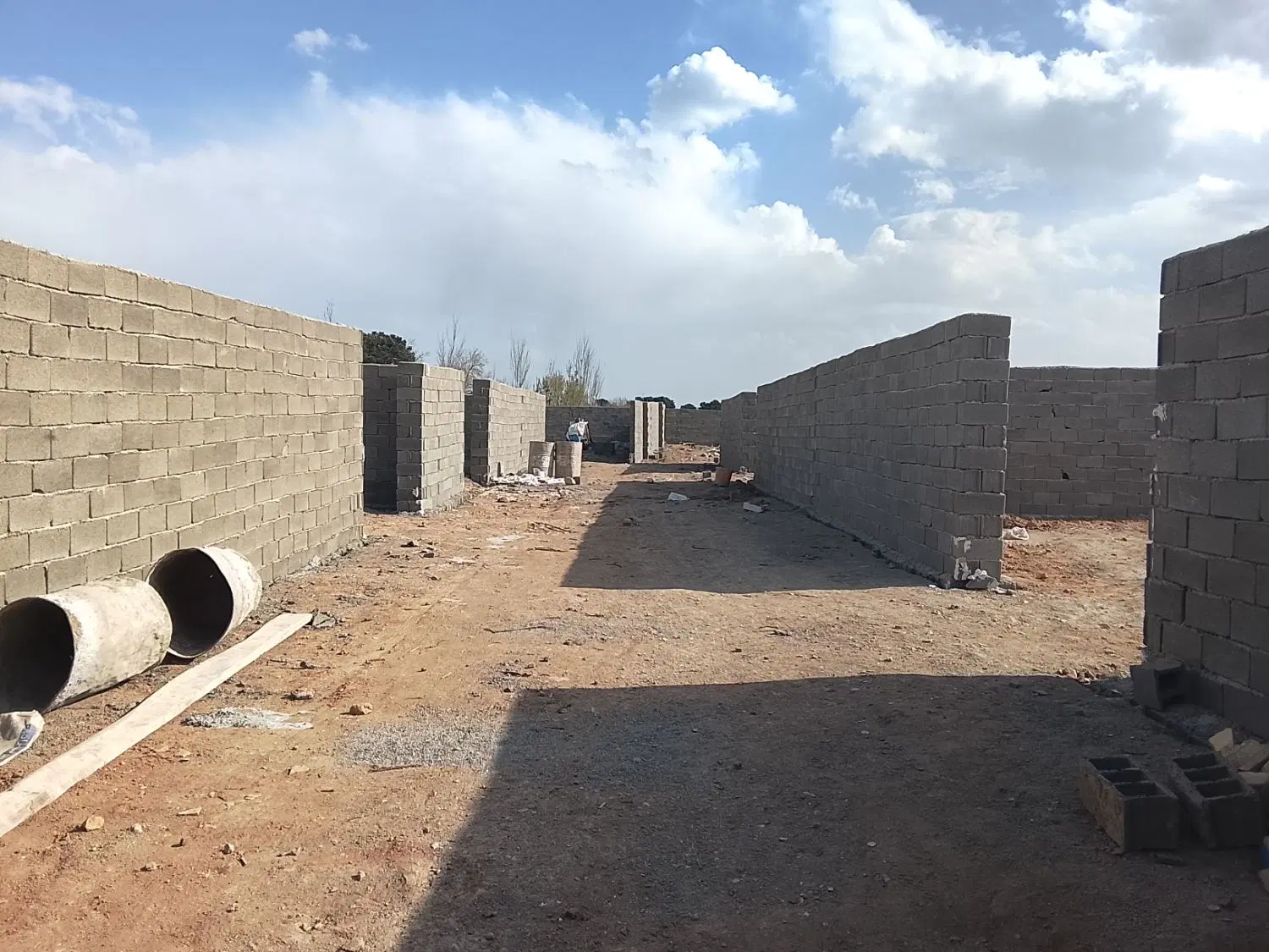 زمین ۳۰۰ متری باغچ ه