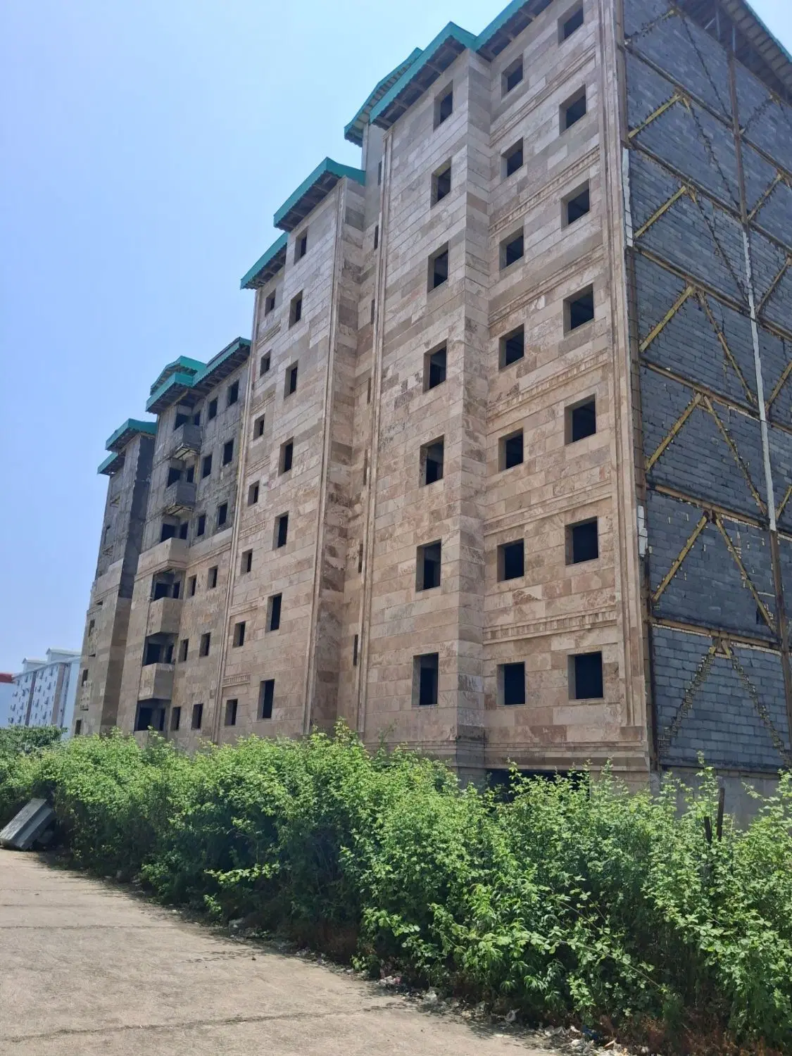 آپارتمان ۶۵ متری مسکن مهر نوساز خام