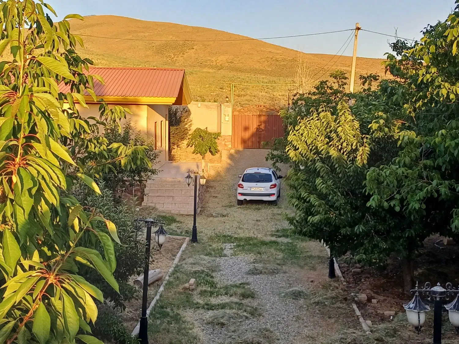 ۱۰۰۰ متر زمین دیوار کشی