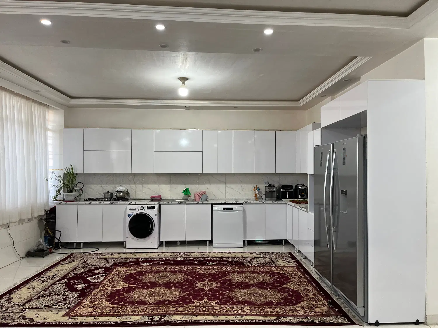 خانه زمینی پشت شرکت رنا