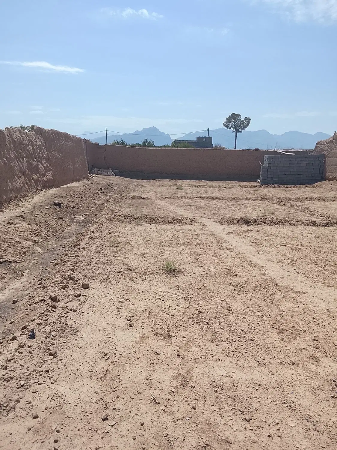 زمین باغی چهار دیوار بر کوچه 40متر  روستایی خویدک