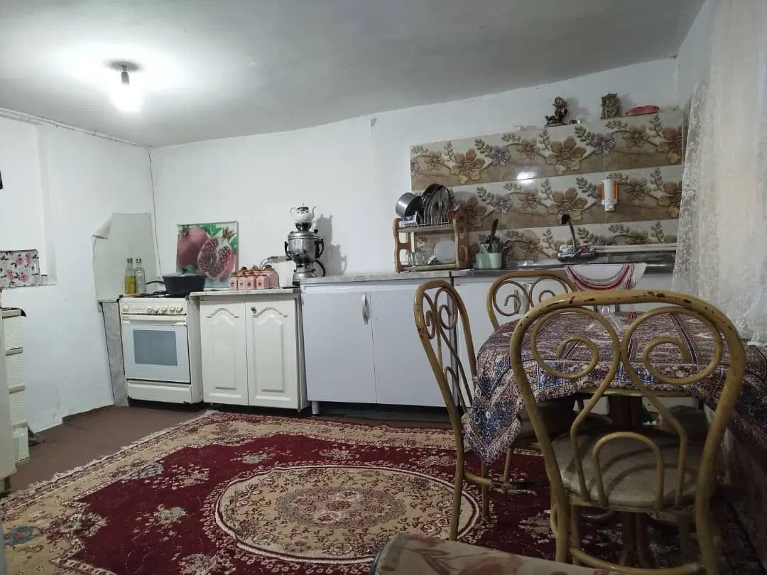 زمین و خانه چوبی