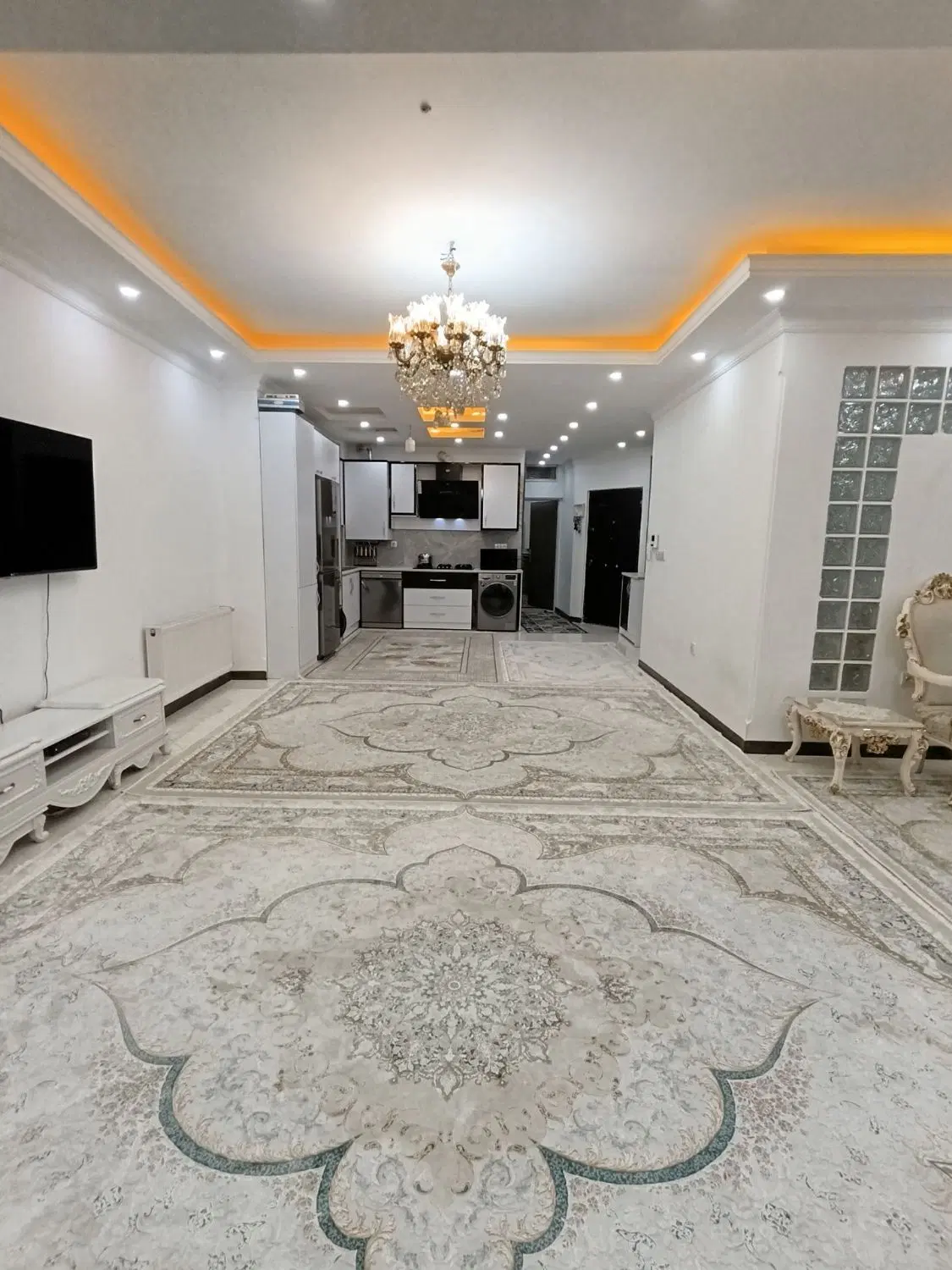 ۹۰ متری فروشی،شاخه اصلی با وام و یکسال پرداختی