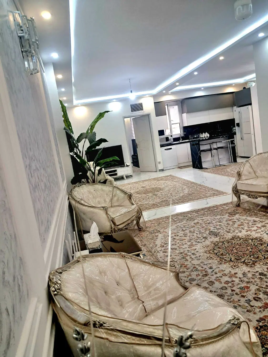 ۱۲۷ متر۳خواب تکواحدی فول بازسازی سالن۸۲ متر،مستر