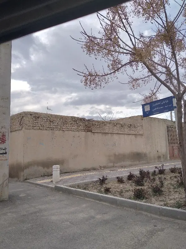 زمین چهاردیواری ۹۵ متری سند تک برگ