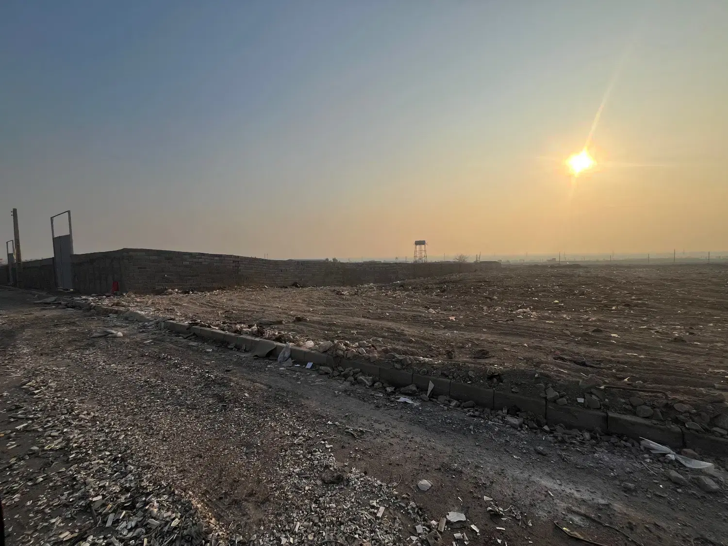 ۲۰۰متر زمین خاورشهر