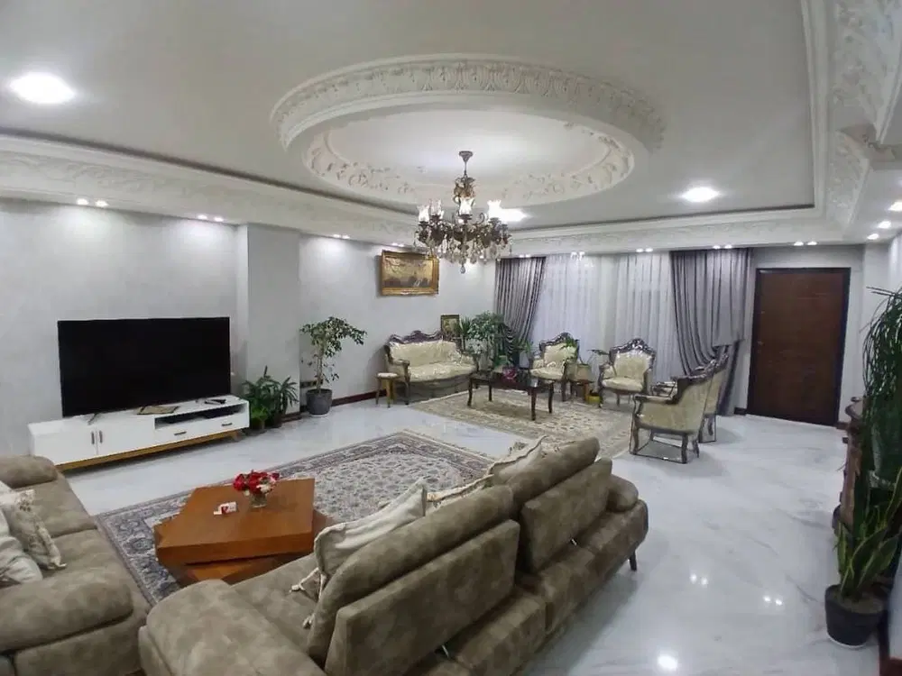 ۲۱۸ متر زمین + استخر + آسانسور+ معاوضه