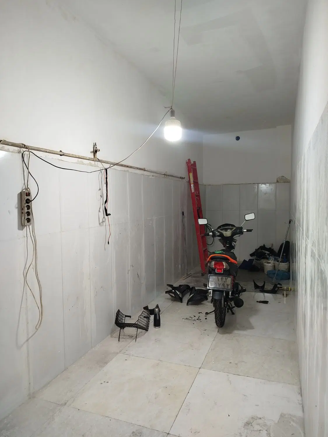 مغازه ۱۷ متری بر ۱۵متری اول