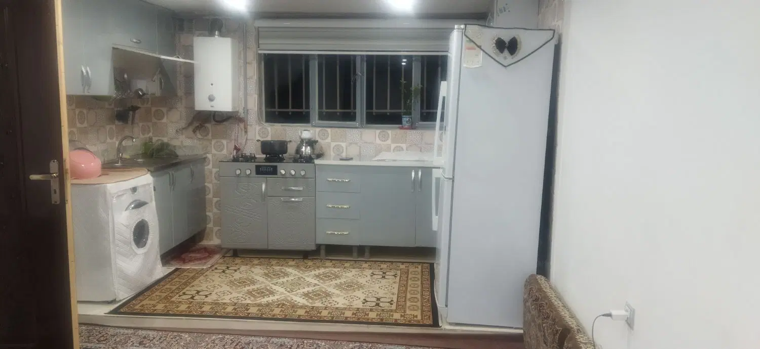 فروش طبقه 90 متری دو خوابه عبور مجزا