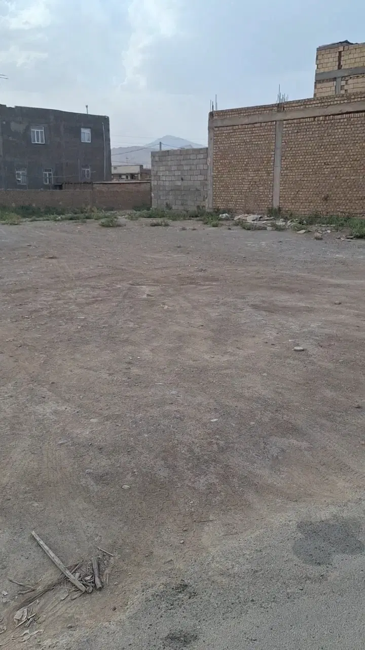 زمین مسکونی ۴۰۲ متری حاجی آباد