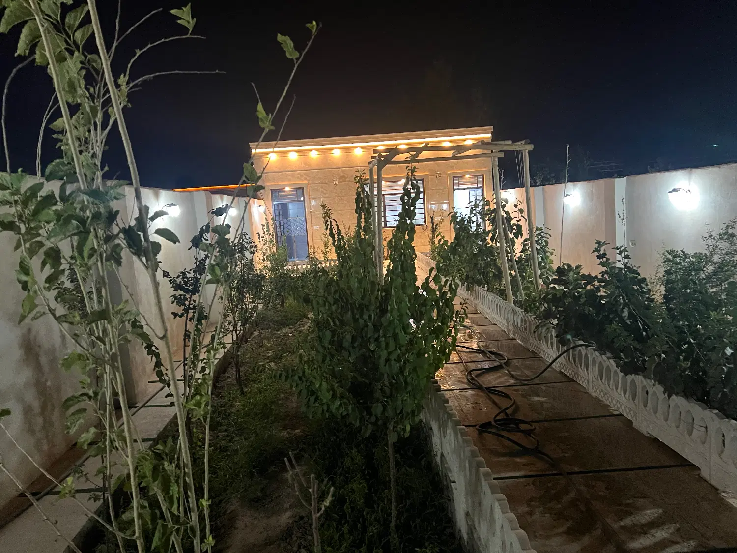 خونه باغ تکمیل