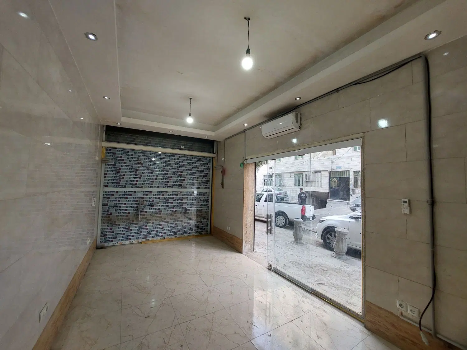 مغازه ۲۴ متری حصارک