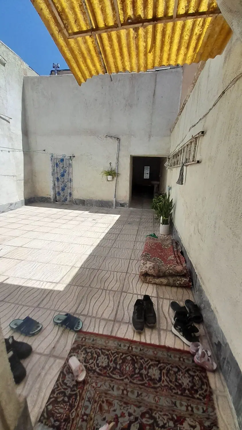 حیاط126متری
