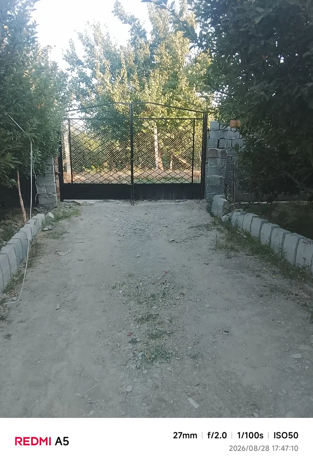 باغچه  دارای دوساعت ونیم آب ویک خانه تازه ساخت