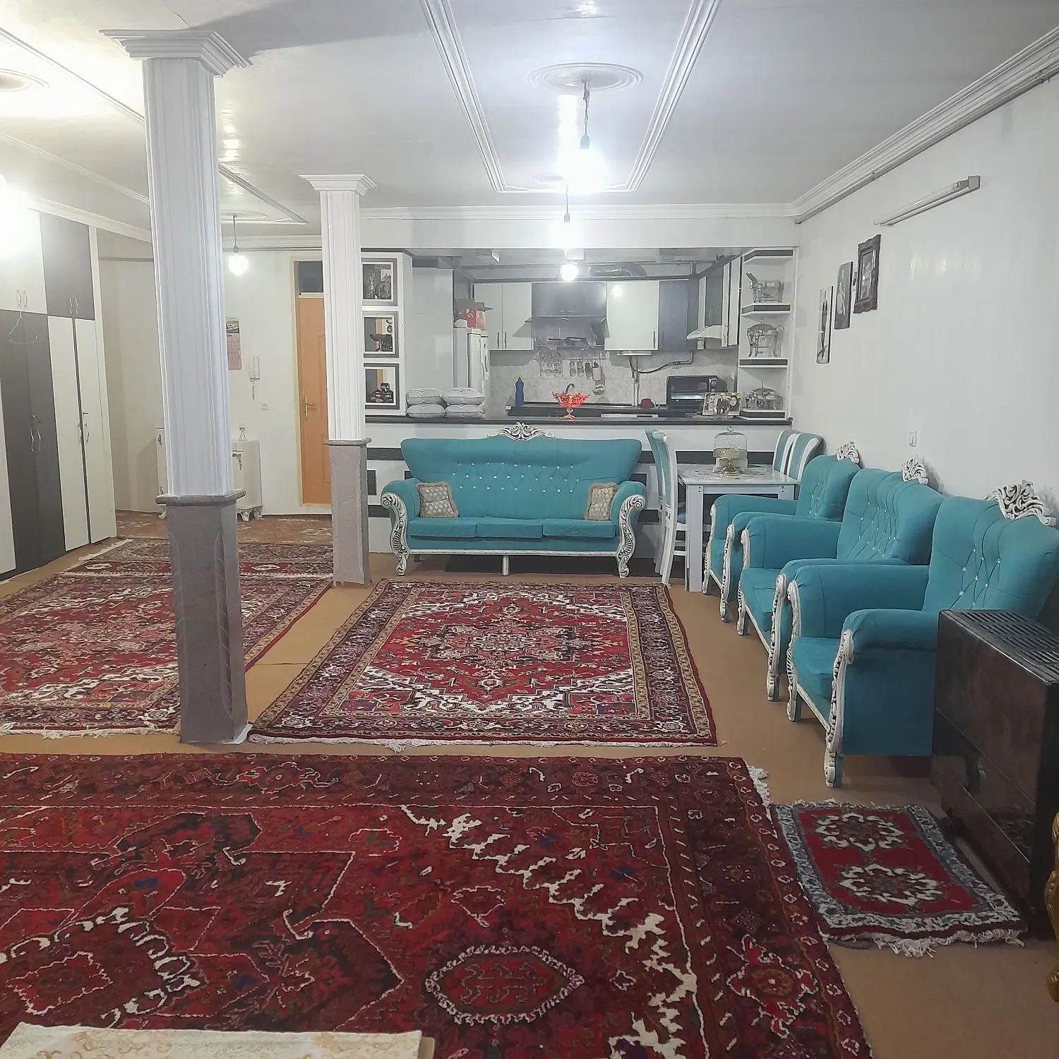 خانه ۳ طبقه بر خیابان ۲۰ متری امام خمینی(آخماقیه)