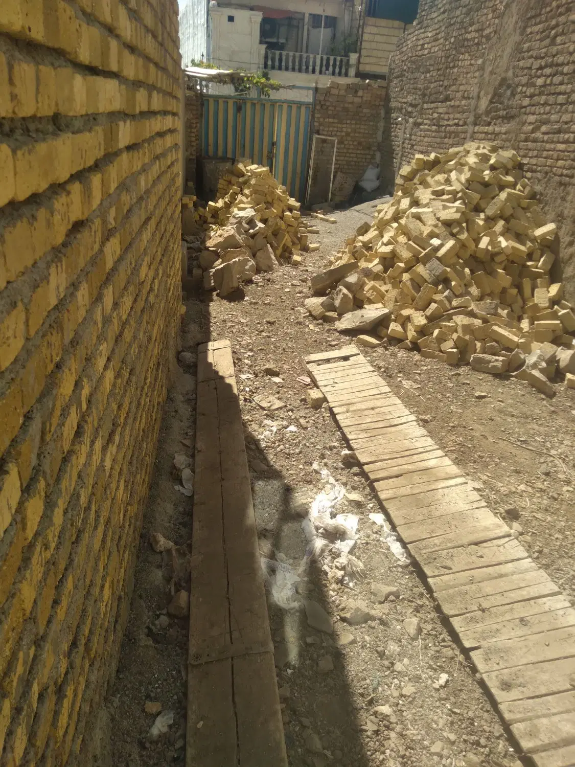 خانه نیمه ساز