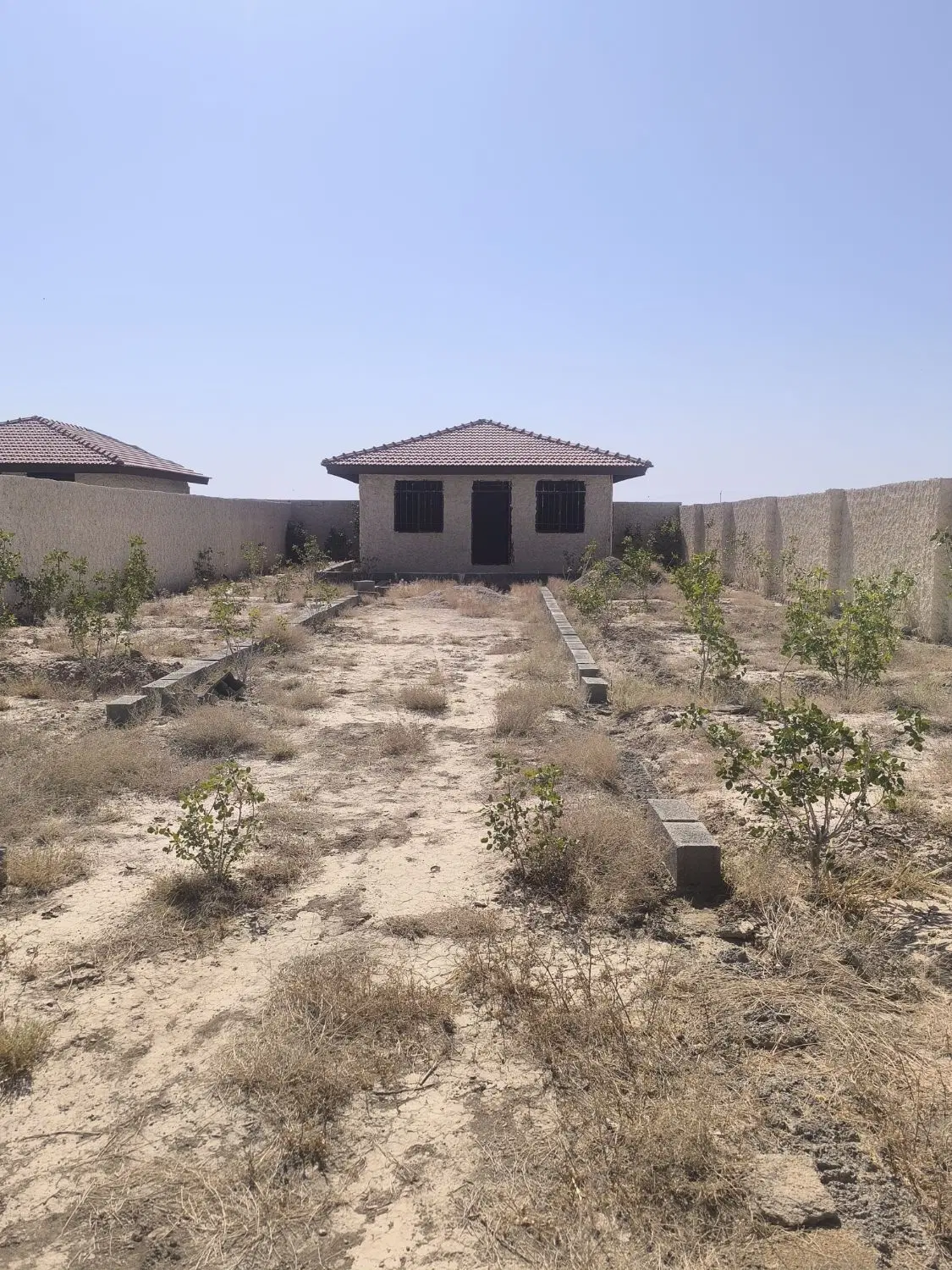 پلاک باغ نیمه ساز نقلی