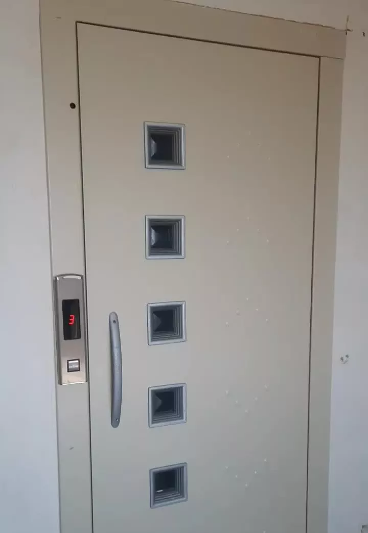 واحد  تمیز مناسب زوج جوان