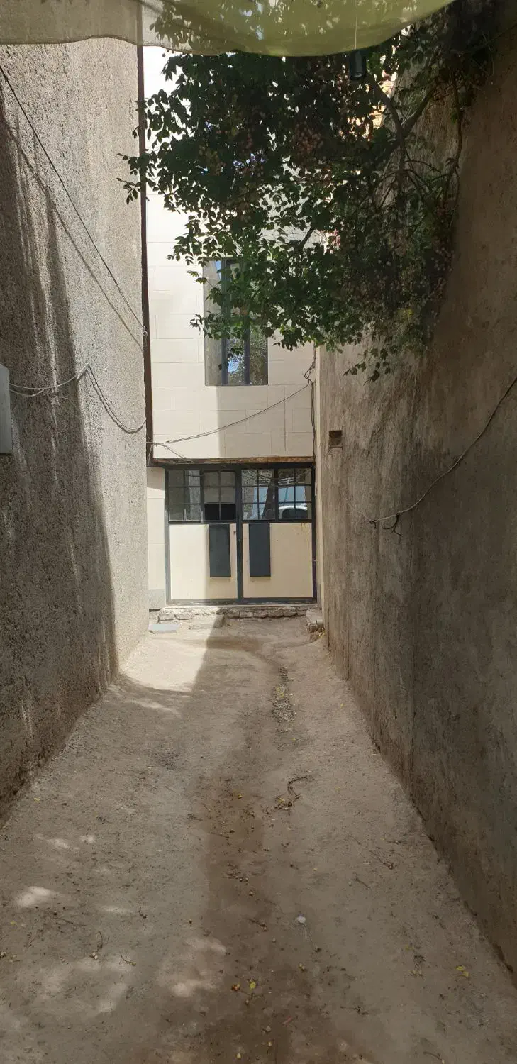 فروش مغازه ۷۰ متری نزدیک به حاشیه خیابان