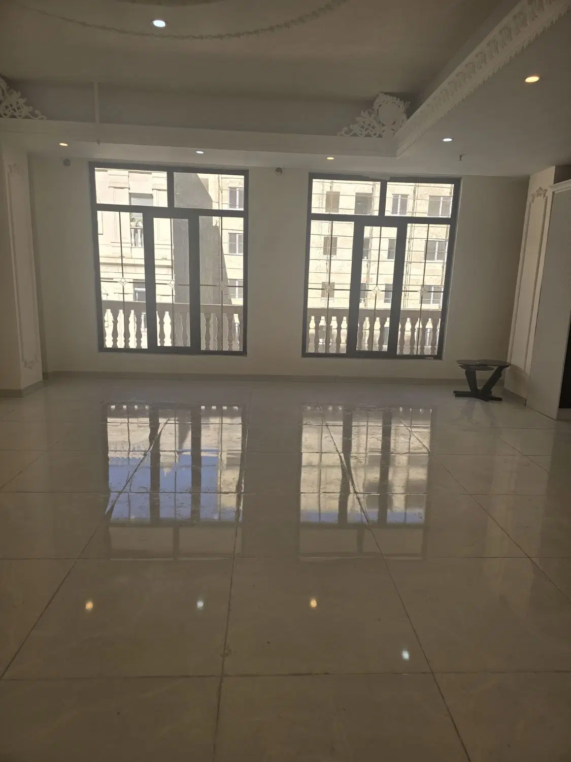 واحد ۱۴۰ متری شیک فول امکانات