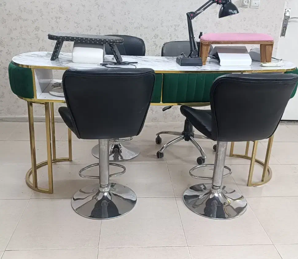 اجاره میزناخن و اتاق ۱۸ متری
