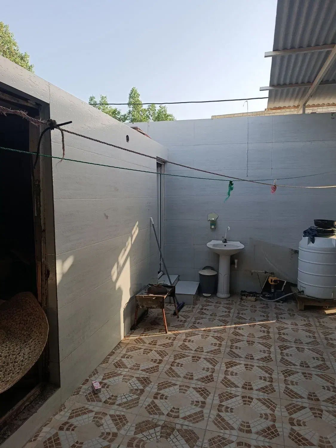 خانه مسکونی حدودا 140 متر