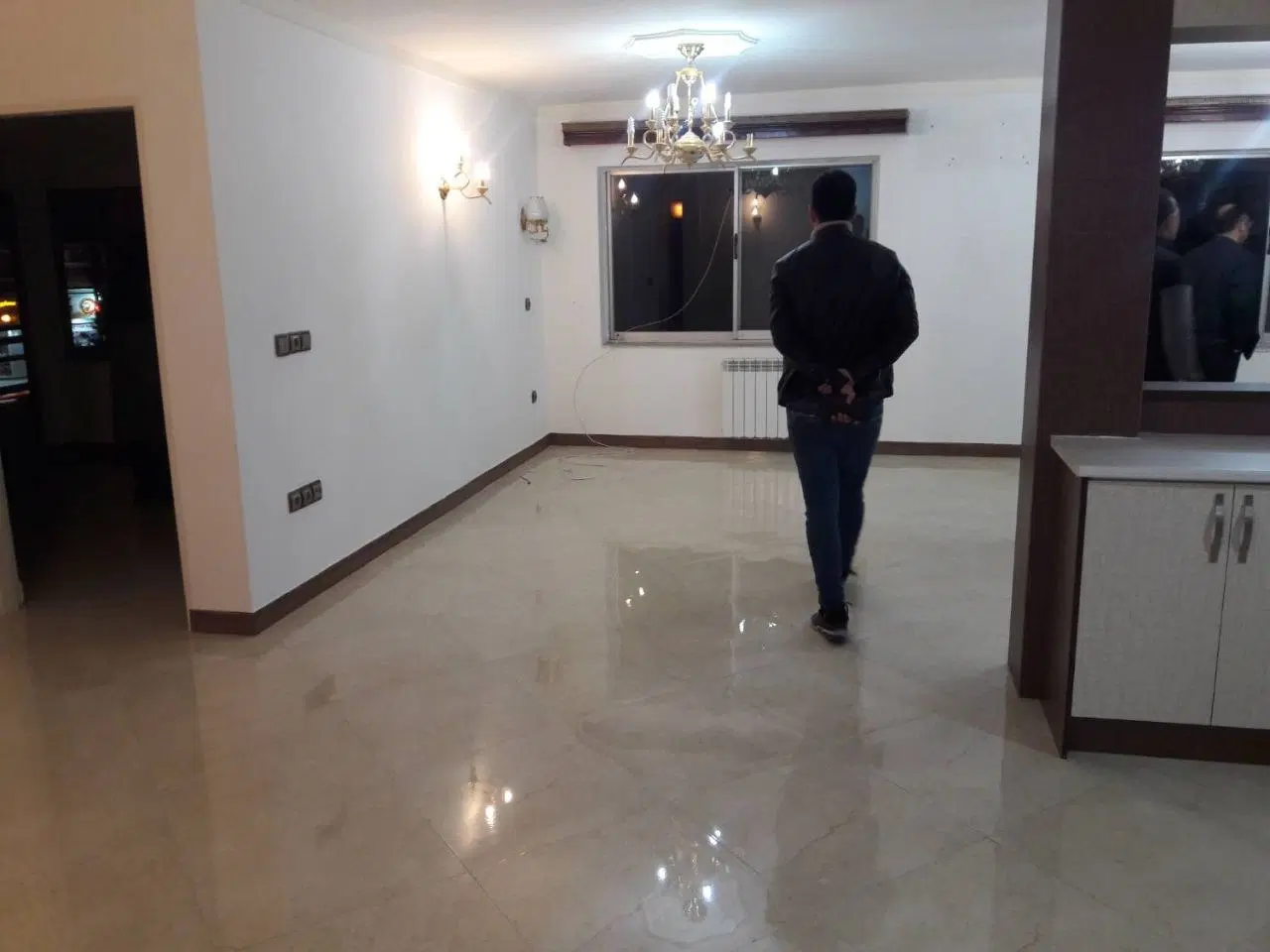 آپارتمان تک واحد طبقه دوم سه خوابه