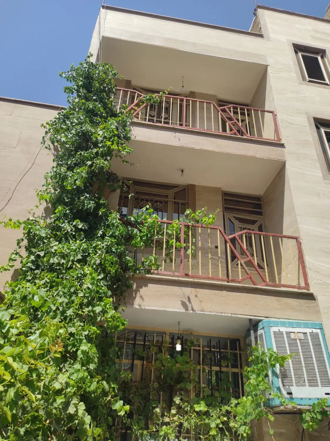 خانه ویلایی سه طبقه