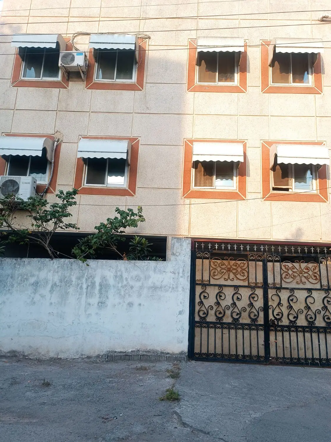 ساختمان مسکونی