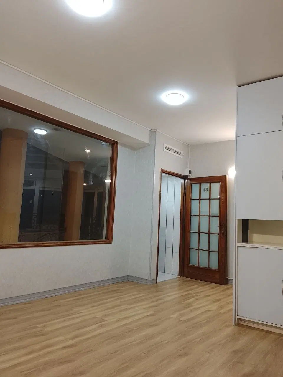 دفتر کار خیابان بزرگمهر