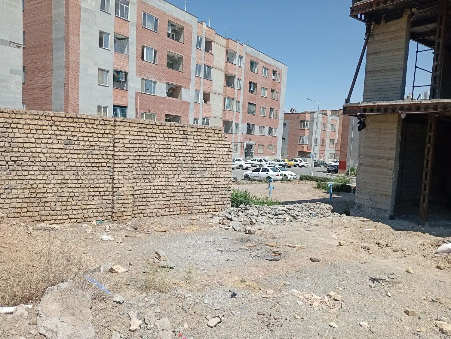 طبقه همکف راه جدا ماشین رو