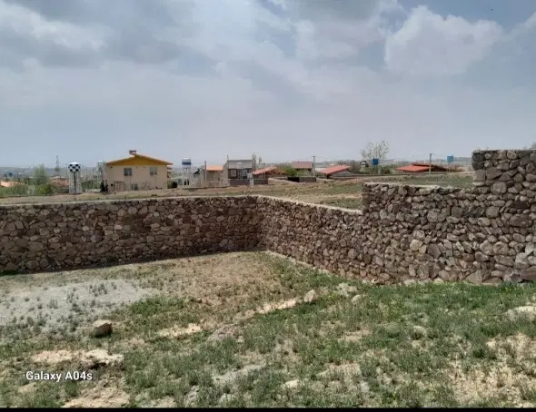 زمین فشند چهار دیواری شده سندشش دانگ