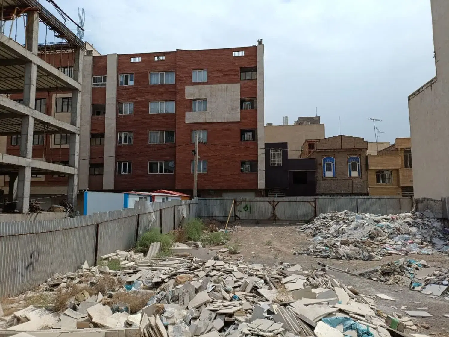 زمین برجمهوری جهت اجاره