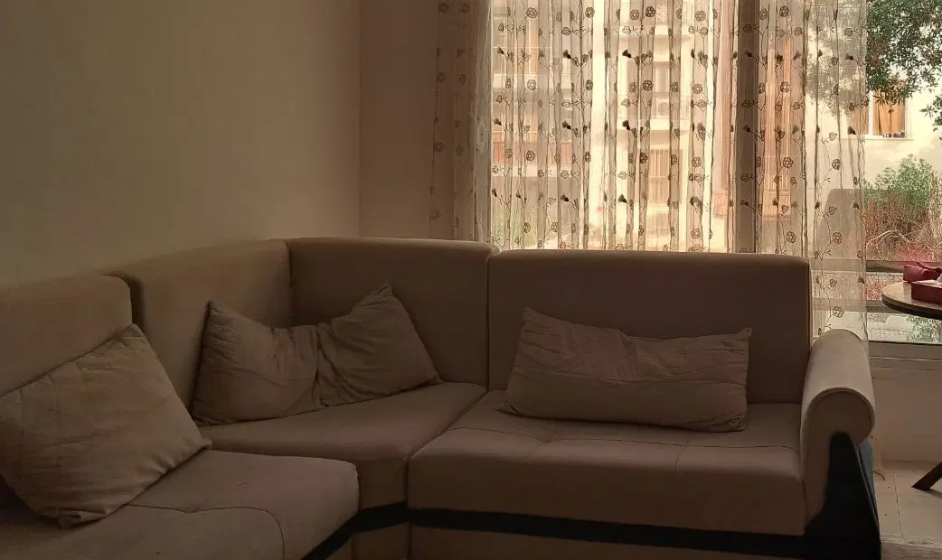 آپارتمان ۱۴۰ متری تمیز