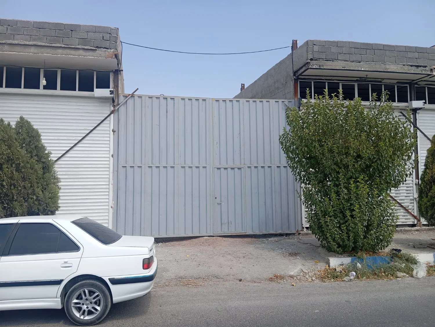 بر خیابان اصلی بلوار ده حسن