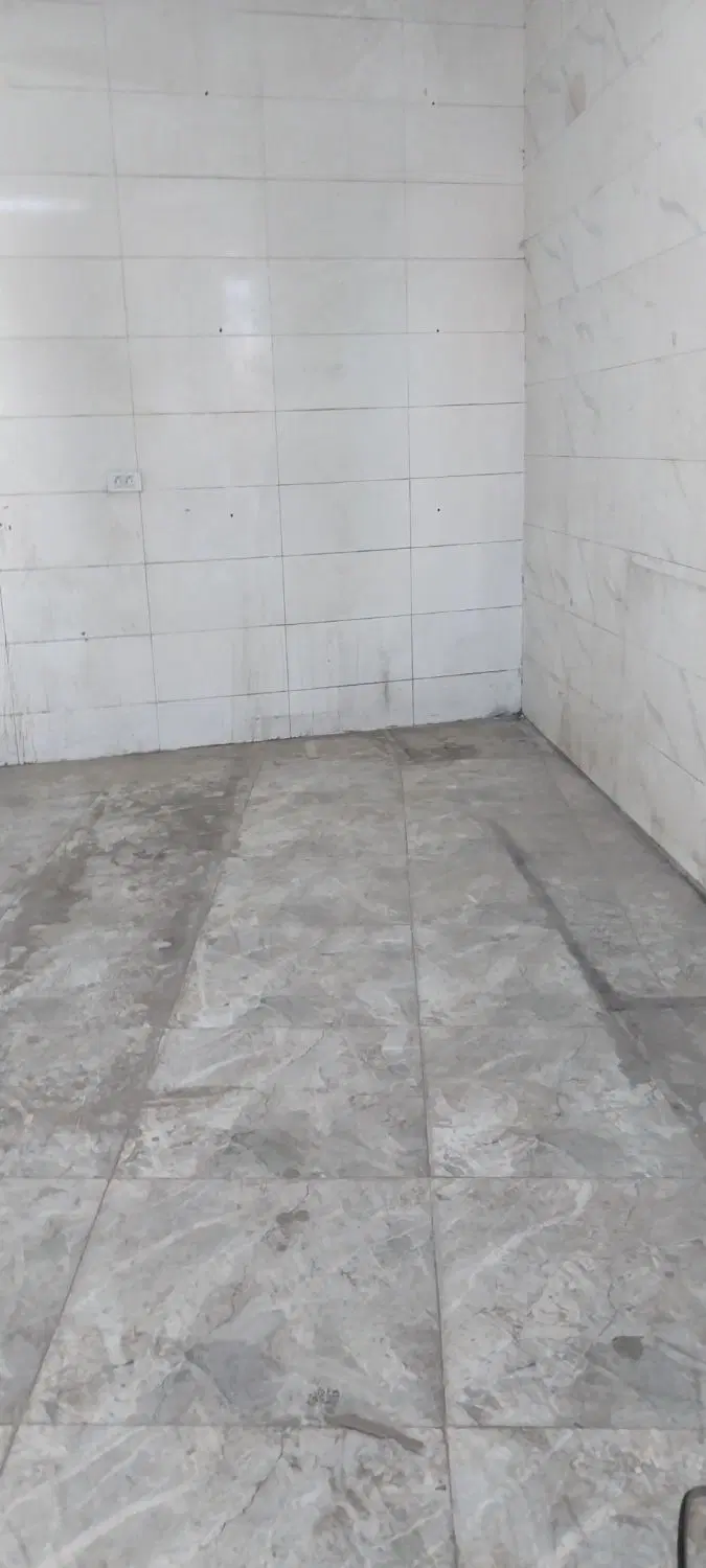 مغازه بزرگ نبش کشاورز هشت