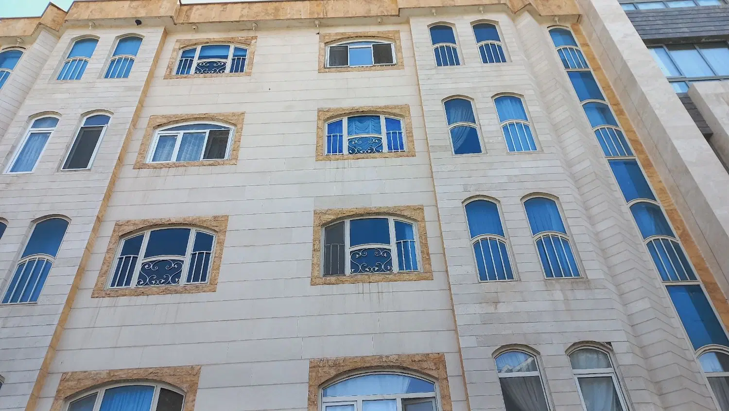 آپارتمان ۱۶۰ متری نزدیک مترو و بلوار وکیل آباد