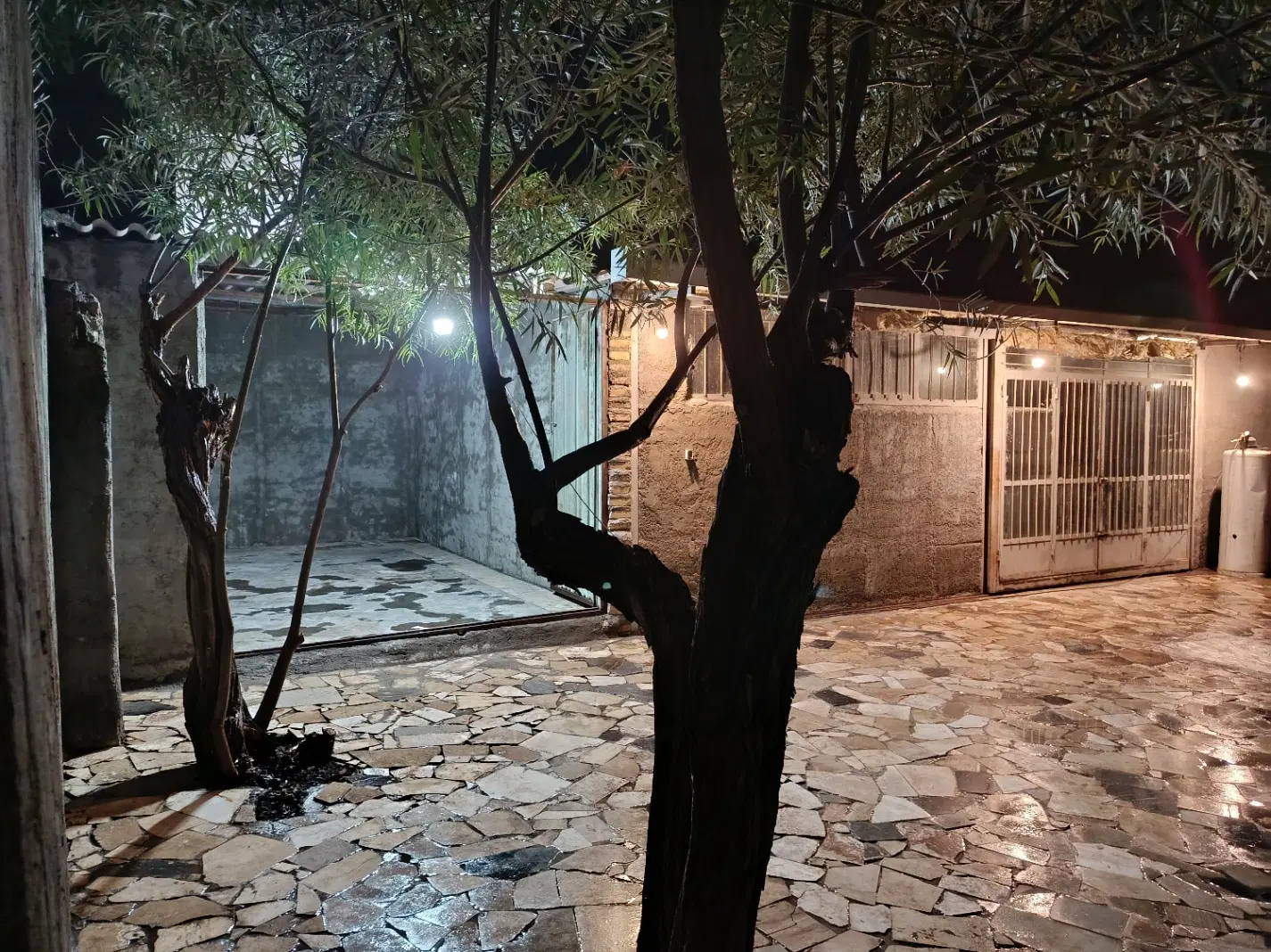 اجاره ۴۰۰مترمربع کارگاه محصور با وسایل و امکانات