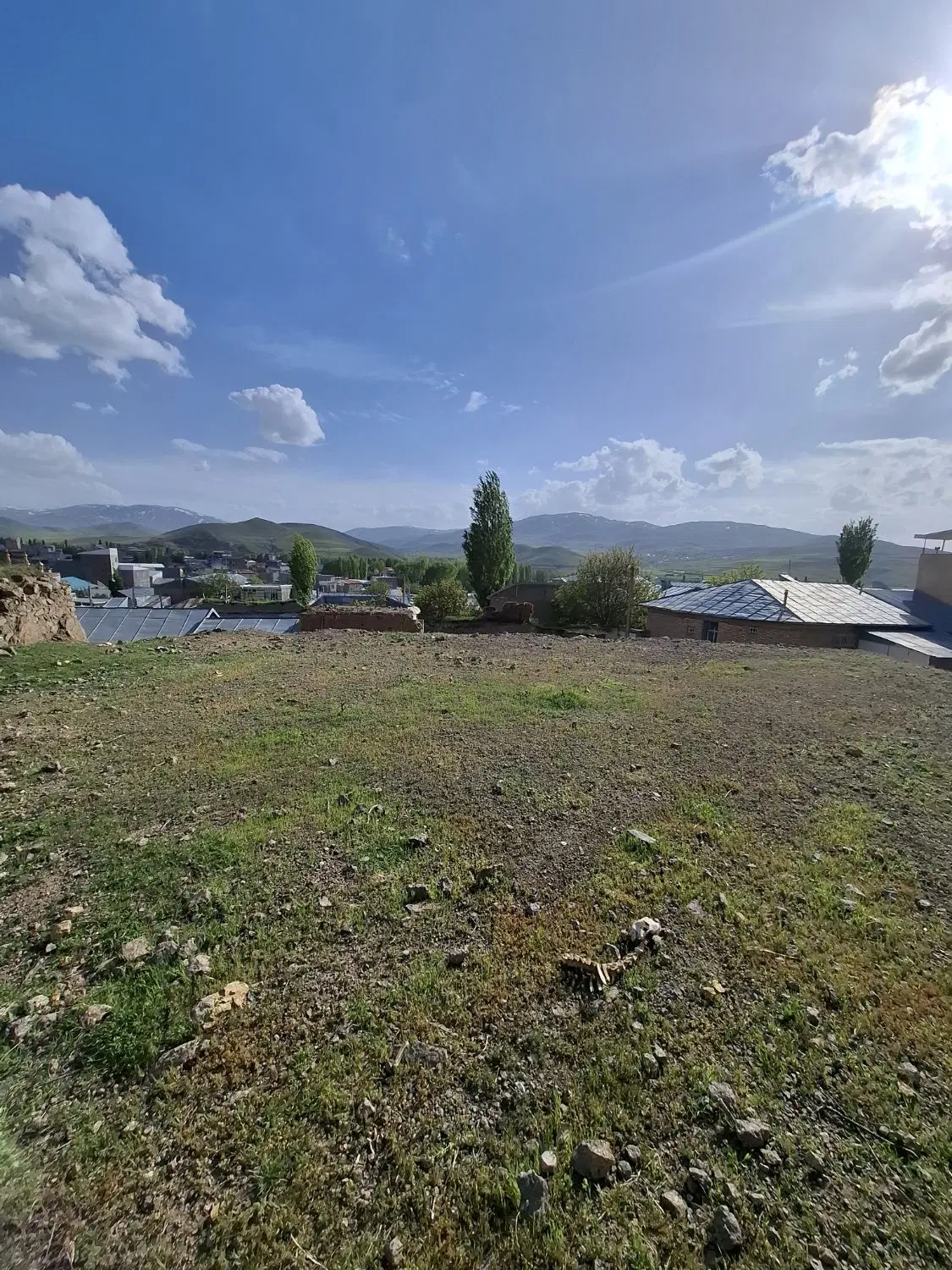 زمین مسکونی دو نبش خوجین