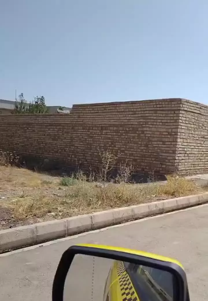 زمین مسکونی قُمیِک بزرگ