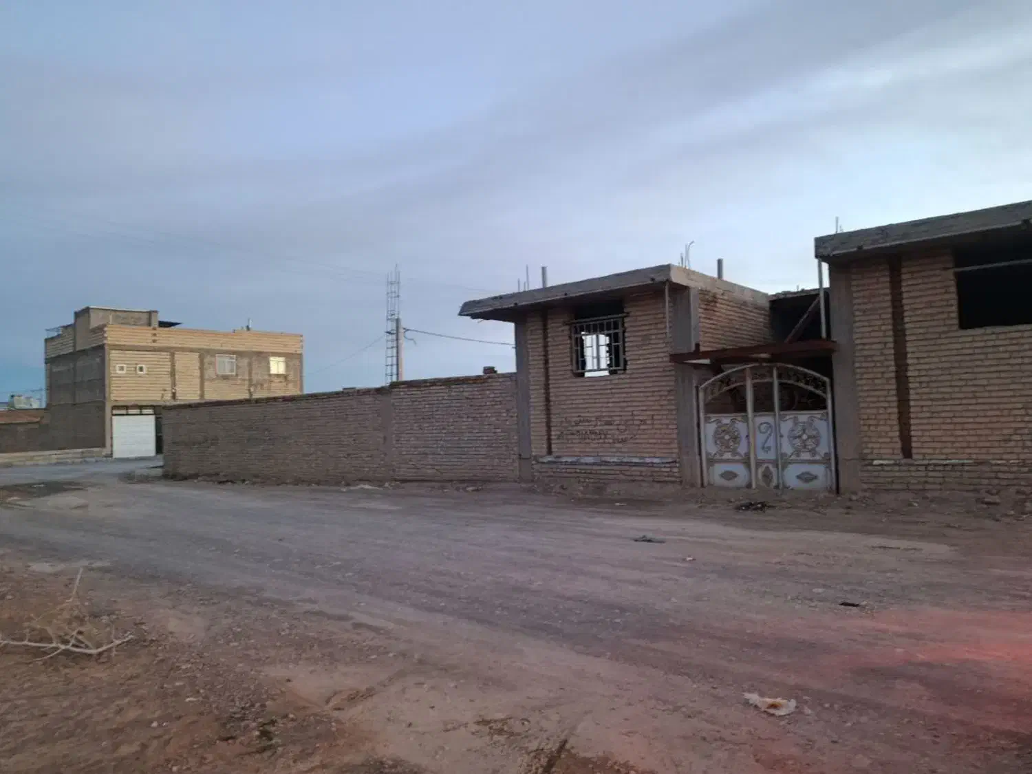 فروش منزل نیمه کاره مسکونی