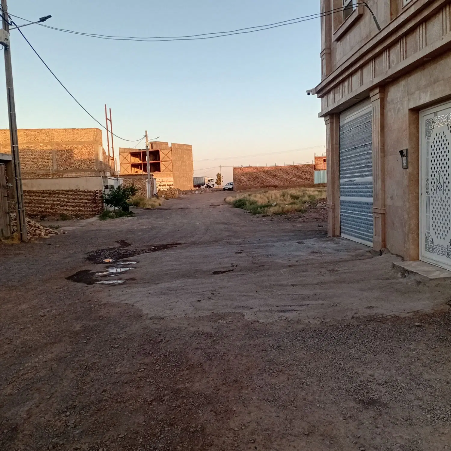 زمین فروشی