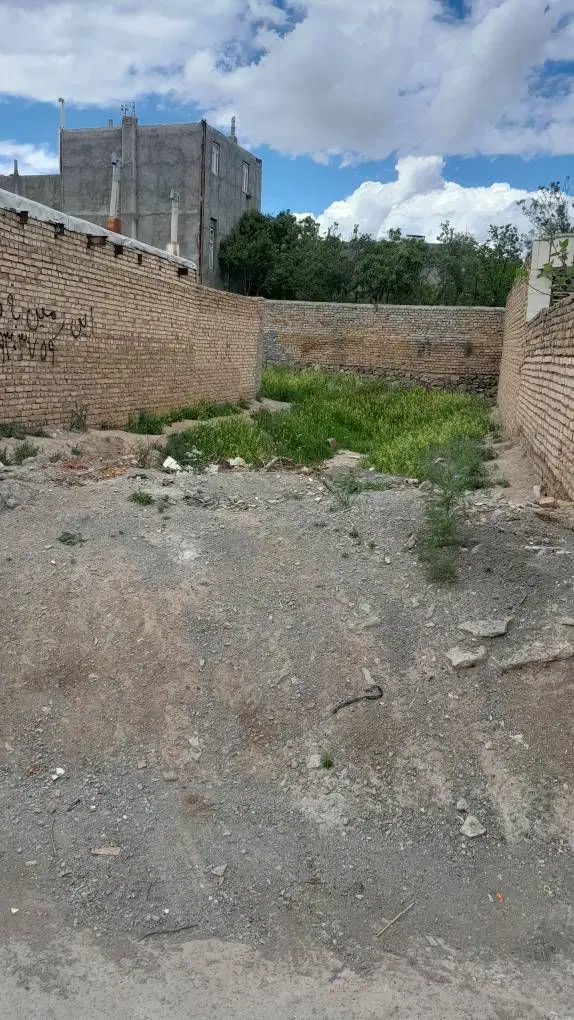 زمین باهنر